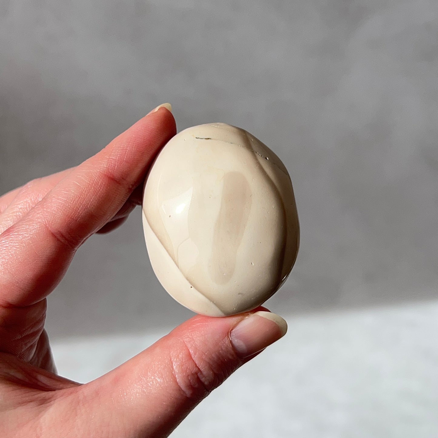 Mookaite Palm | Cream Mookaite Jasper Palm Stone