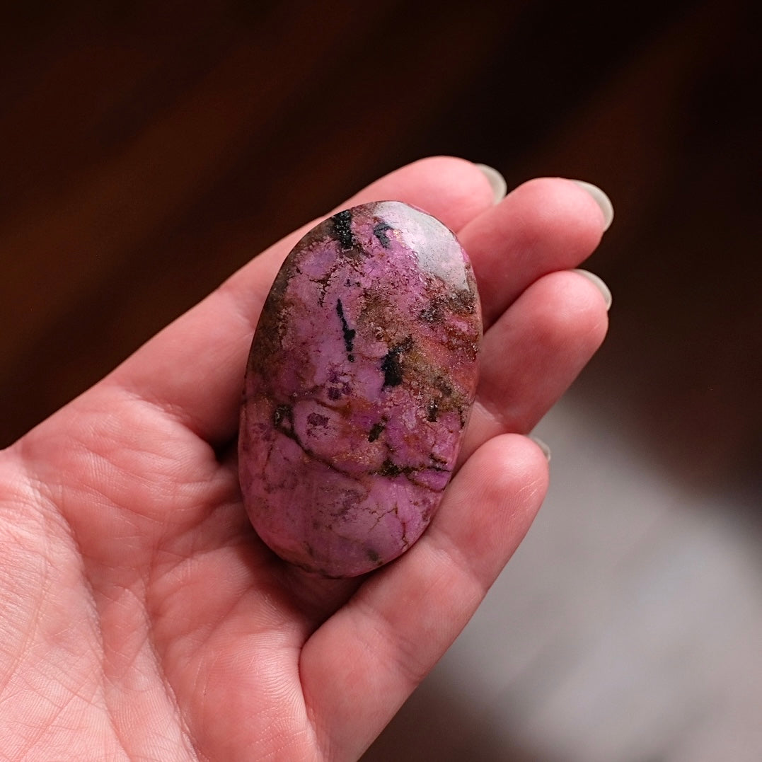 Cobalto Calcite Palm | Pink Cobaltoan Calcite Palm Stone
