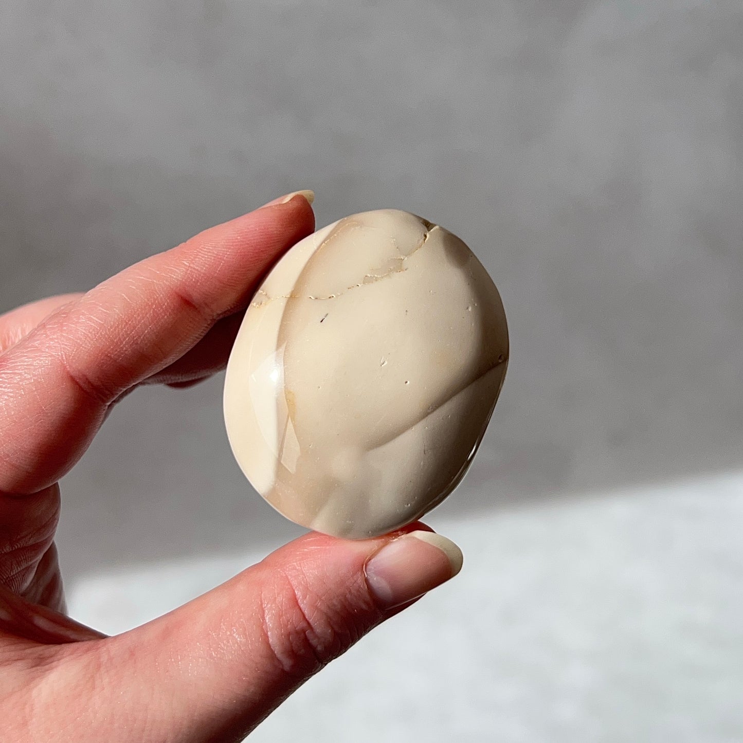 Mookaite Palm | Cream Mookaite Jasper Palm Stone