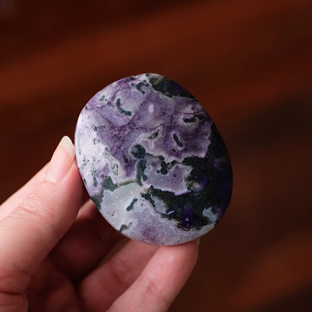 Dyed Moss Agate Palm | Moss Agate Crystal Palm Stone