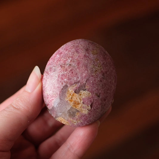 Rhodonite & Spessartine Palm | Rhodonite Palm Stone