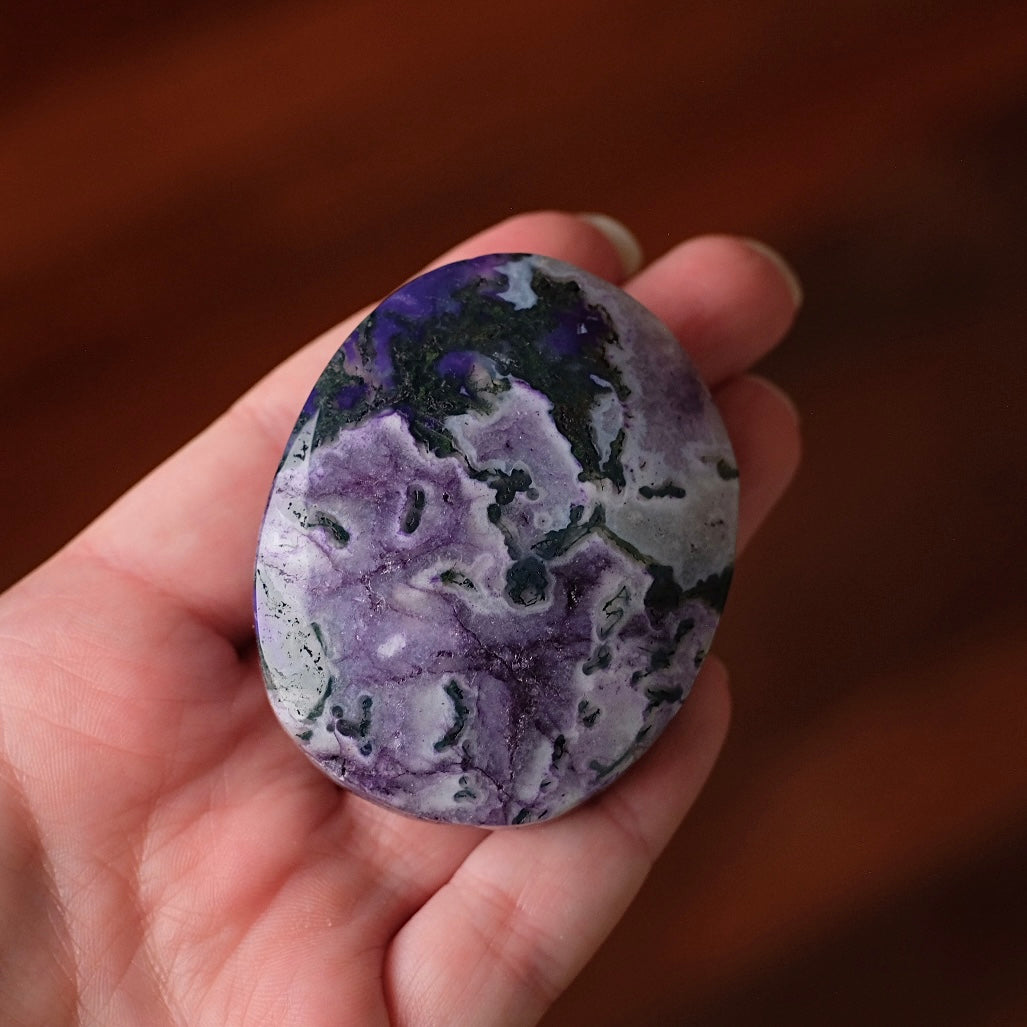 Dyed Moss Agate Palm | Moss Agate Crystal Palm Stone