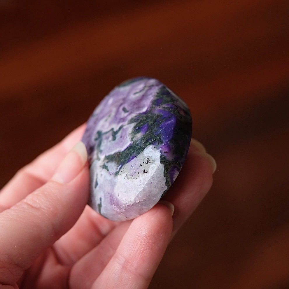 Dyed Moss Agate Palm | Moss Agate Crystal Palm Stone