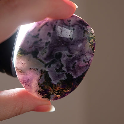 Dyed Moss Agate Palm | Moss Agate Crystal Palm Stone