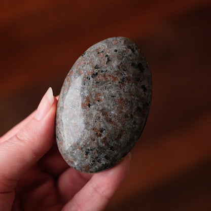 Yooperlite Palm | UV Reactive Crystal Palmstone