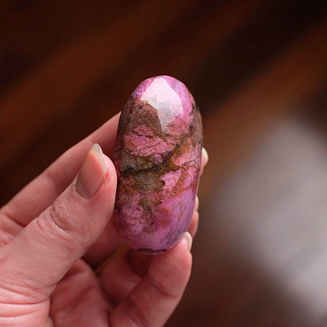 Cobalto Calcite Palm | Pink Cobaltoan Calcite Palm Stone