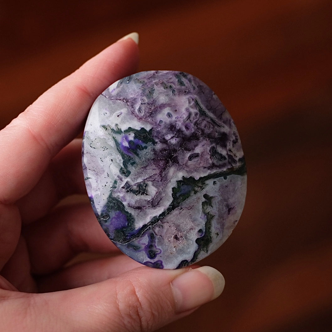 Dyed Moss Agate Palm | Moss Agate Crystal Palm Stone