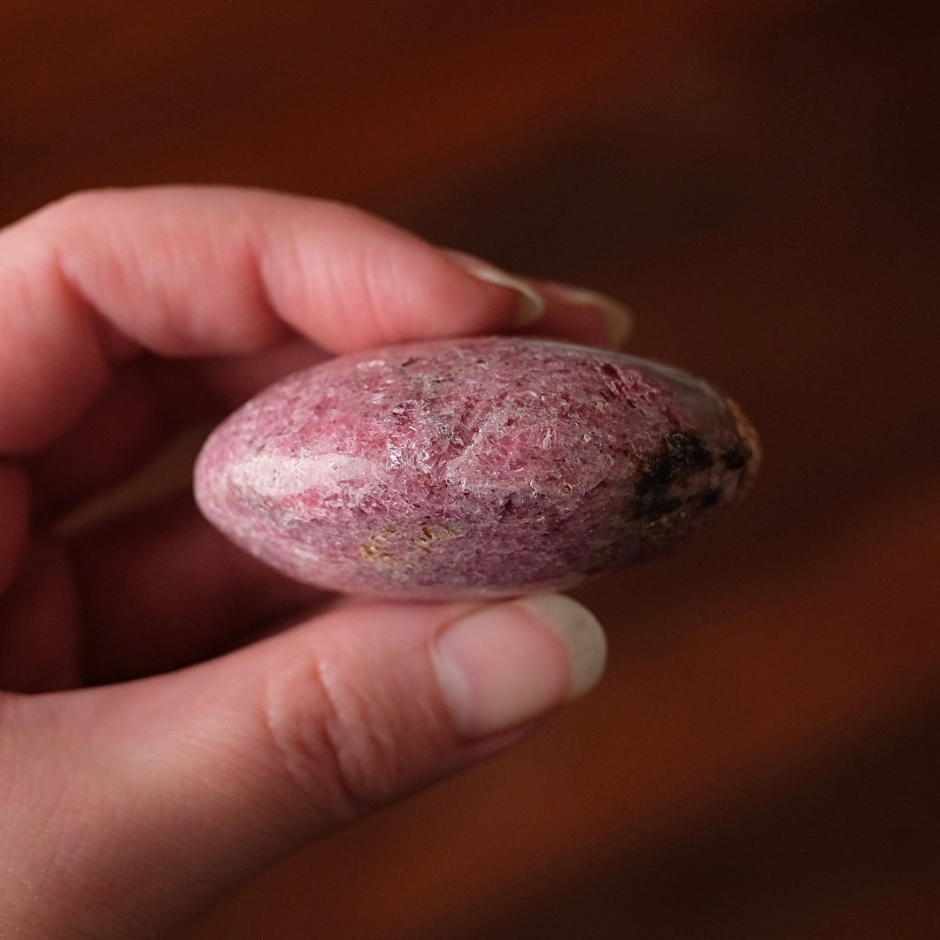 Rhodonite & Spessartine Palm | Rhodonite Palm Stone
