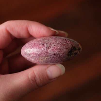 Rhodonite & Spessartine Palm | Rhodonite Palm Stone