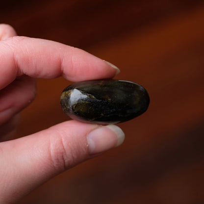 Flashy Labradorite Pocket Stone | Tumbled Crystal Palm