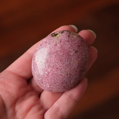 Rhodonite & Spessartine Palm | Rhodonite Palm Stone