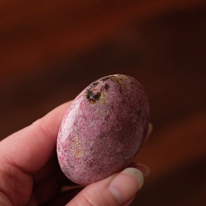 Rhodonite & Spessartine Palm | Rhodonite Palm Stone