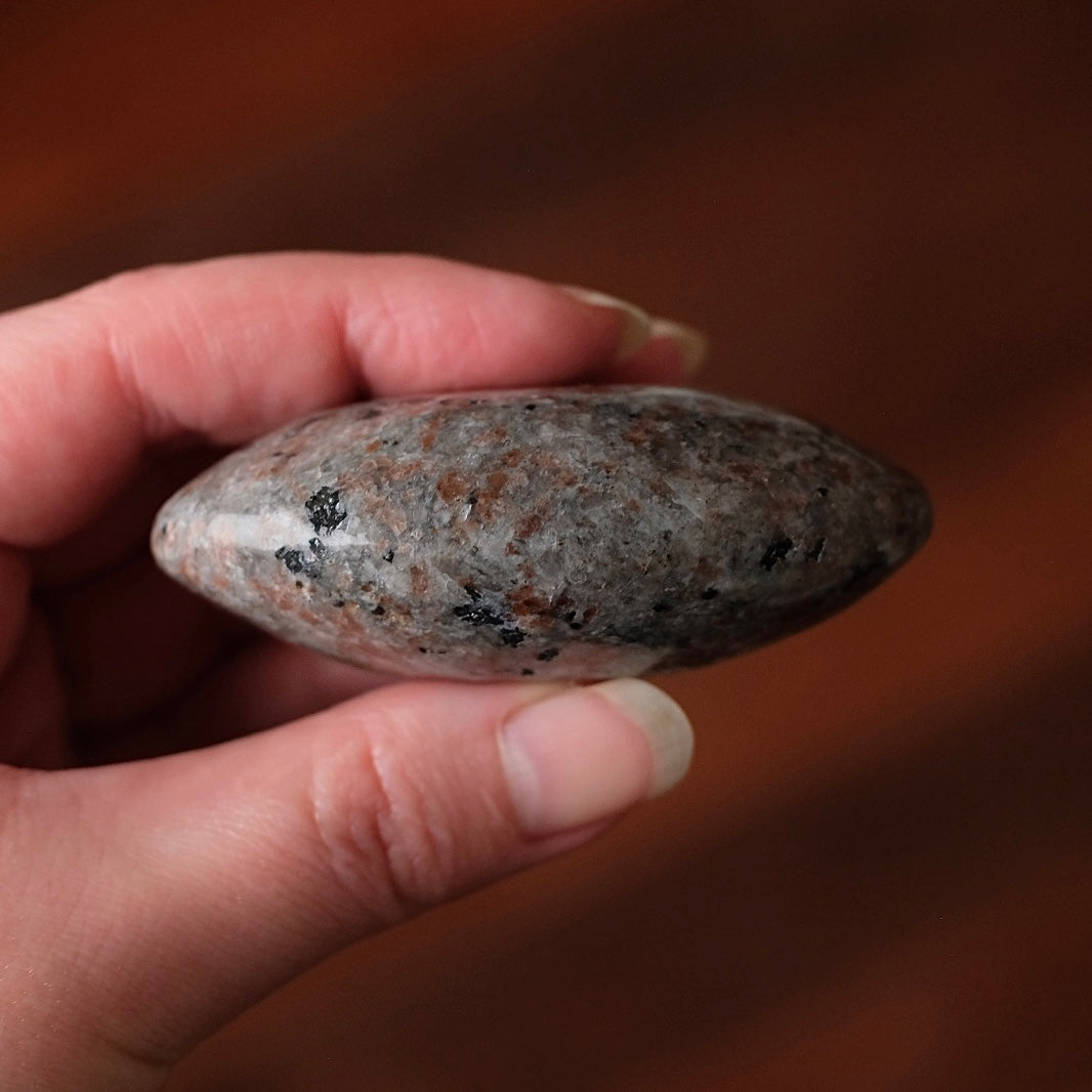 Yooperlite Palm | UV Reactive Crystal Palmstone