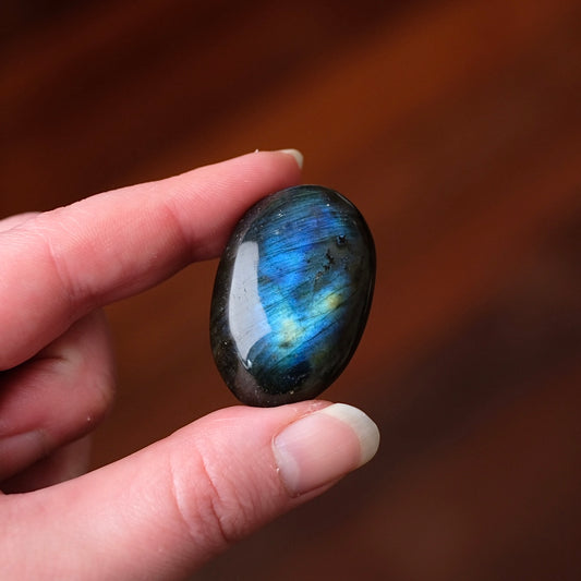 Flashy Labradorite Pocket Stone | Tumbled Crystal Palm