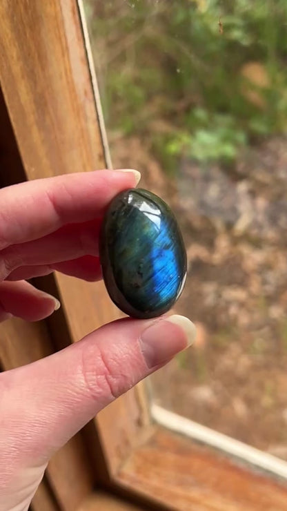 Flashy Labradorite Pocket Stone | Tumbled Crystal Palm